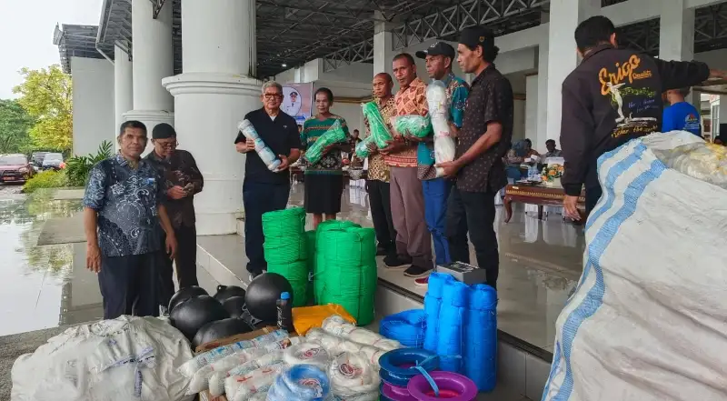 Bupati Malra Serahkan Bantuan Sarana Perikanan TA 2026