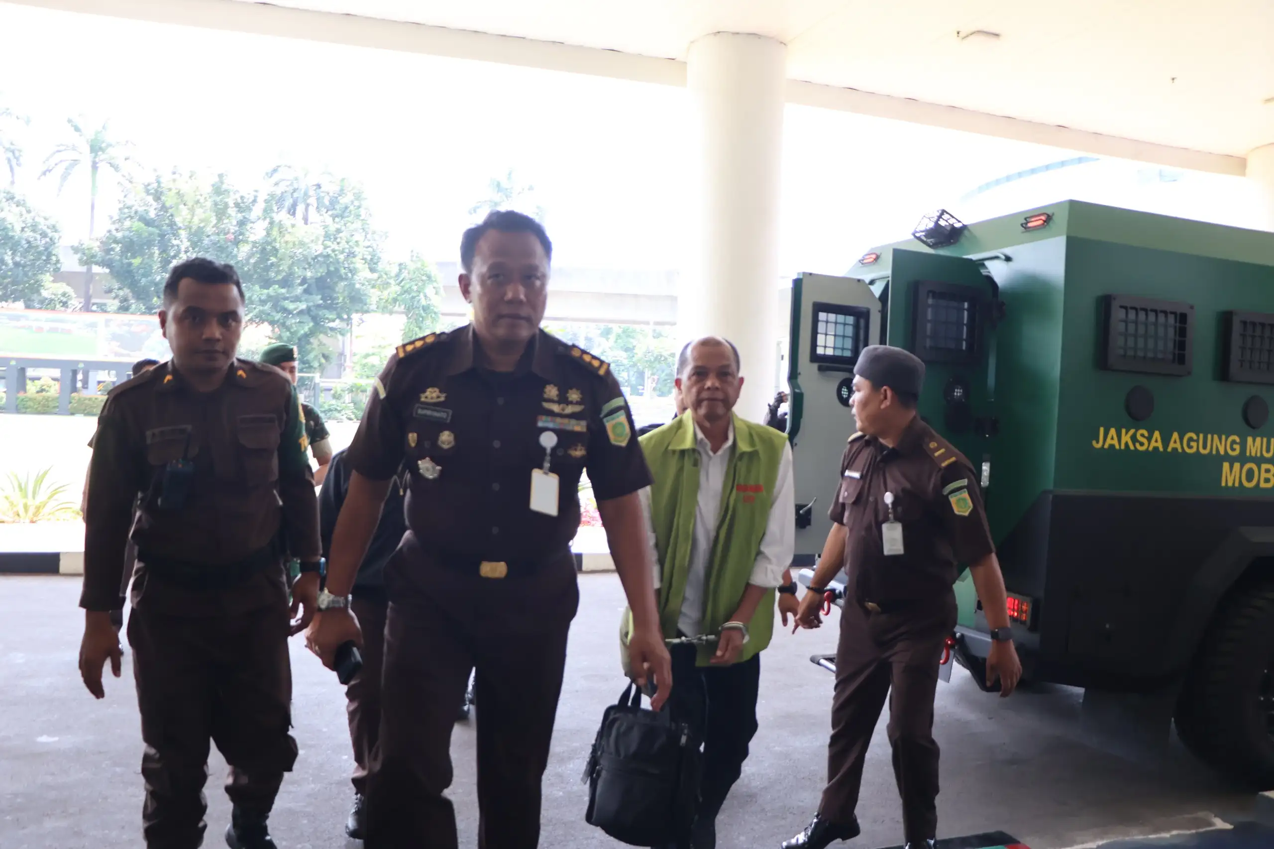 Penyerahan Tersangka dan Barang Bukti (Tahap II)  dalam Perkara Koneksitas Satelit Slot Orbit 1230 BT