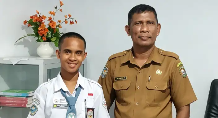 Juan Patrick Tuhumury Asal SMA Kristen Tual Jadi Juara Di Ajang Lomba PIK-R Dan Berhak Atas Hadiah Pemkot Tual Ke Thailand
