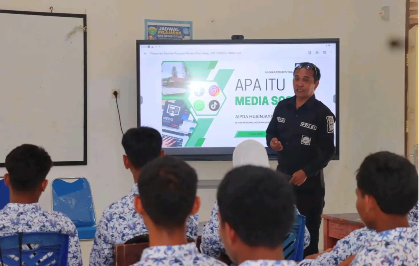 Program Polisi Mengajar Kembali Hadir Di SMA Negeri 3 Tual